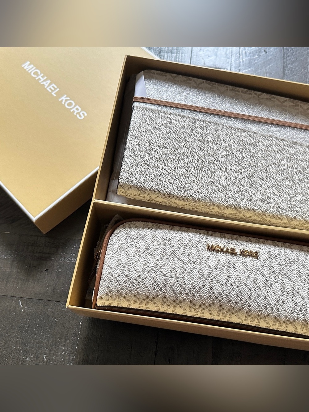 Michael Kors logo notebook and pencil case gift set - Picture 5 of 7